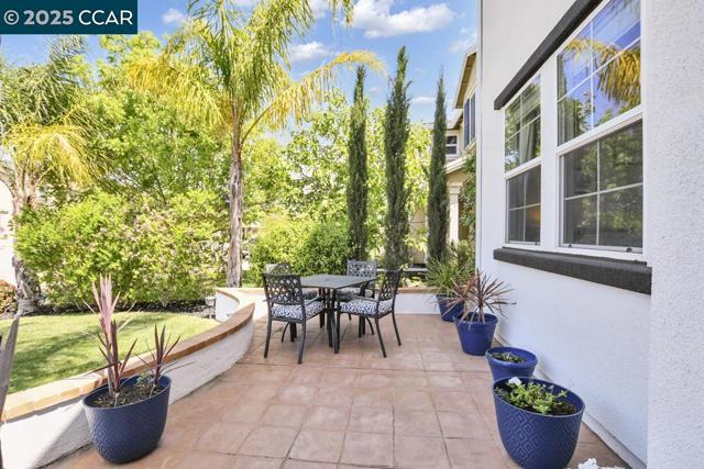 369 Myrtle Ln, Oakley CA: https://media.crmls.org/mediaz/1f5b2dee-418a-45c6-8f0c-8c80005a5de2.jpg
