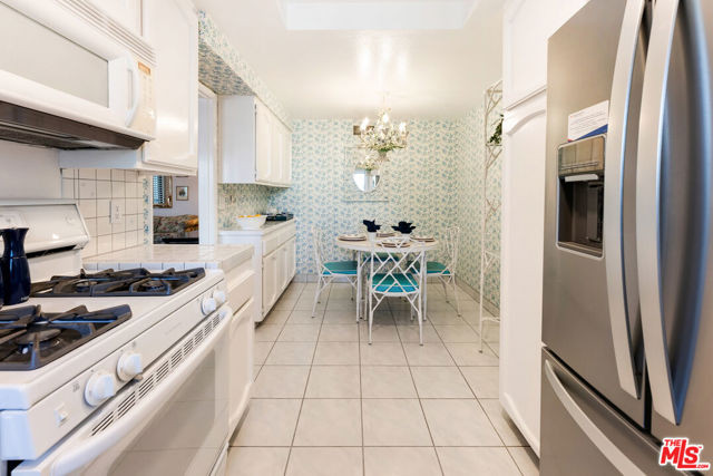 21650 Burbank Boulevard, 211 photo 7