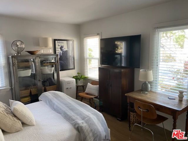 745 -747 1/4 N Hayworth Avenue, Los Angeles CA: https://media.crmls.org/mediaz/1f5bda99-c4df-41aa-b516-d3127b53d44b.jpg