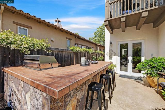 2222 Creekview Pl, Danville CA: https://media.crmls.org/mediaz/1f5c0c3e-7f12-494a-8eee-d405fb922cf7.jpg