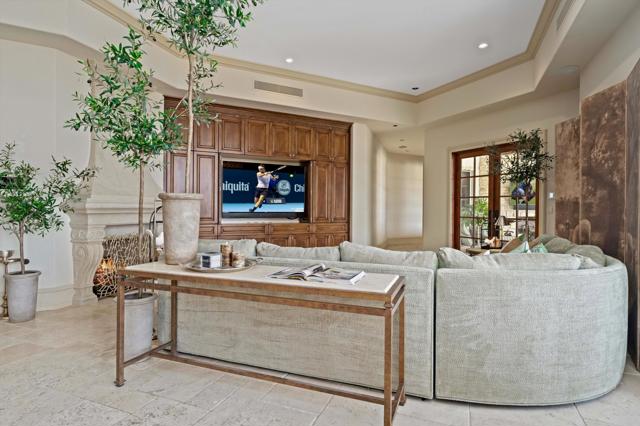 28 Grande View Court, Rancho Mirage CA: https://media.crmls.org/mediaz/1f5c68f4-c229-4210-803a-072d0966dbd7.jpg