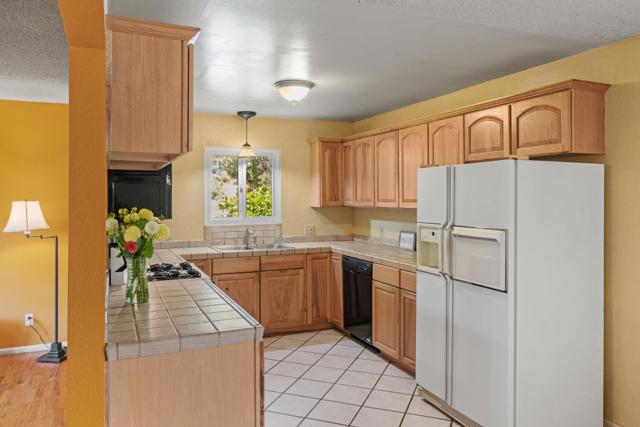 19060 Oak Heights Drive, Salinas CA: https://media.crmls.org/mediaz/1f5cd54f-ad91-4697-a59c-5ba2a9bb0ca5.jpg
