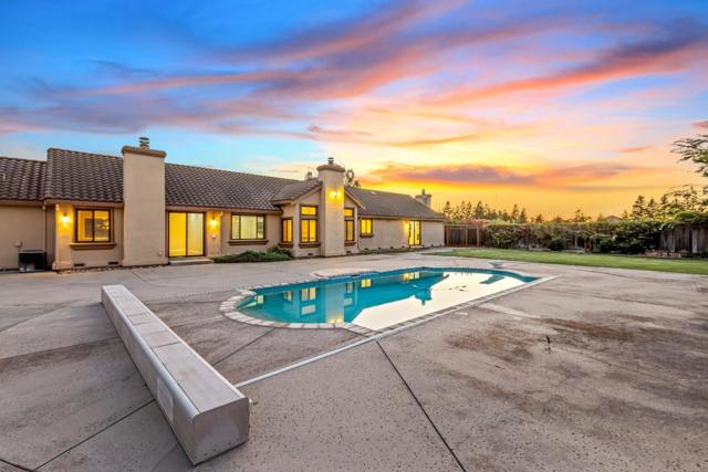 12320 Highland Estates Lane, San Martin CA: https://media.crmls.org/mediaz/1f5d0e6b-2129-4e5b-b0db-4cab167c1cd3.jpg