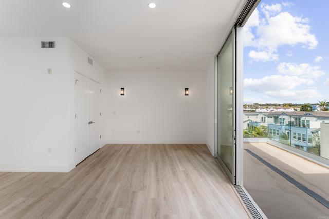 Detail Gallery Image 14 of 24 For 2648 State Street, Unit #E, Carlsbad,  CA 92008 - 3 Beds | 3/1 Baths