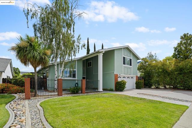 838 Hazel St, Livermore CA: https://media.crmls.org/mediaz/1f5d469d-4ea8-4f05-9002-ad5ed717fff9.jpg