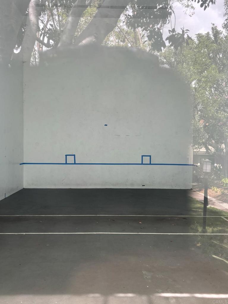 https://media.crmls.org/mediaz/1f5e1350-ad04-4050-bb9c-83dcfa28d8f5.jpg?preset=X-Large