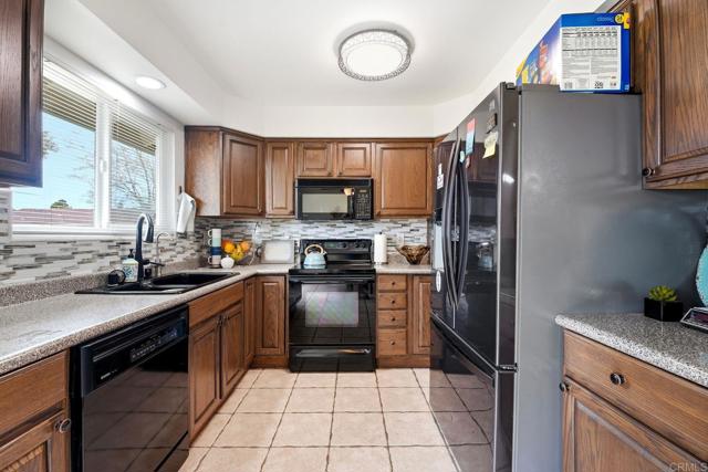 Detail Gallery Image 10 of 44 For 3655 Vista Campana #9,  Oceanside,  CA 92057 - 2 Beds | 2 Baths