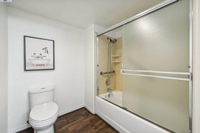 Image 23 of 40 For 22530 3rd St  107