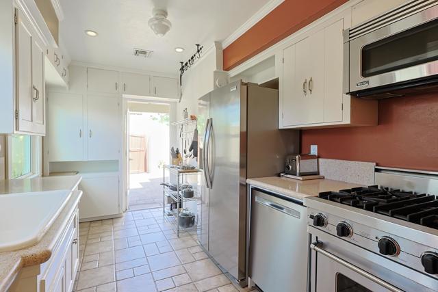 518 5th Street, Coronado CA: https://media.crmls.org/mediaz/1f5f8a85-4053-4403-8ae9-b5d30d58cc49.jpg