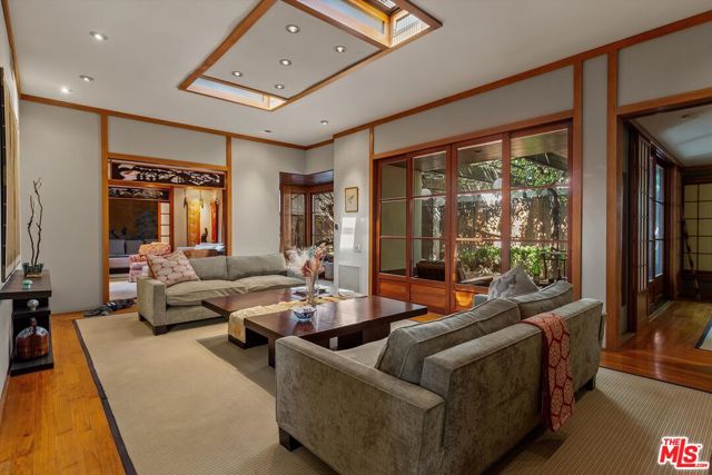 465 N Calle Rolph, Palm Springs CA: https://media.crmls.org/mediaz/1f608fd4-0f0e-4136-a105-2b17d92f05cd.jpg