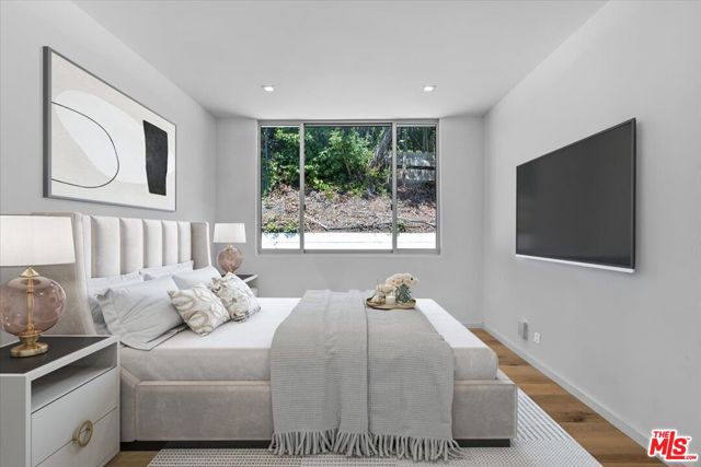 1836 Loma Vista Drive, Beverly Hills CA: https://media.crmls.org/mediaz/1f60b5a6-9ca5-42c4-a646-16f826a422b6.jpg