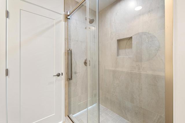 Image 33 of 41 For 49651 Lincoln Drive