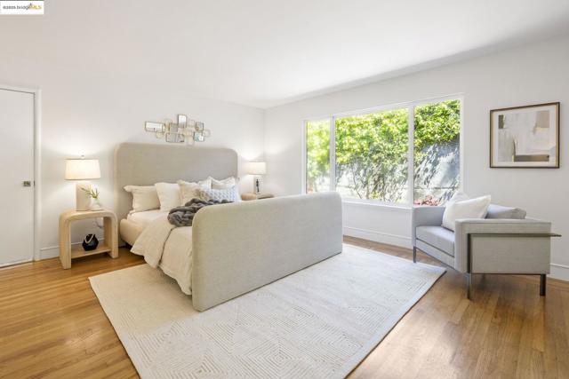 38 La Salle Ave, Piedmont CA: https://media.crmls.org/mediaz/1f61c30d-0344-4231-b986-20035d8d6f17.jpg