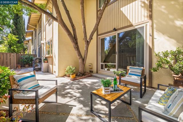 1618 Candelero Dr, Walnut Creek CA: https://media.crmls.org/mediaz/1f6210fb-1db3-4d39-bec1-cd6651bafd33.jpg