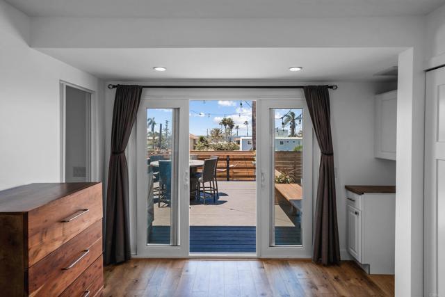 1009 S Cleveland Street, Oceanside CA: https://media.crmls.org/mediaz/1f628fa6-3f83-4150-a055-6f2821cdfb1c.jpg