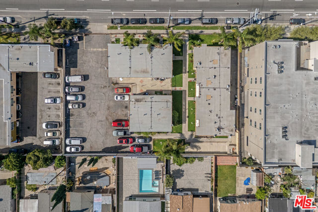 7442 Vineland Avenue, Sun Valley CA: https://media.crmls.org/mediaz/1f62a4f8-13af-4d7b-a4a3-bddb337ca8cb.jpg