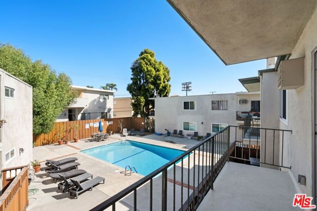3640 Cardiff Avenue, Los Angeles CA: https://media.crmls.org/mediaz/1f638e51-bcff-45f7-9118-ec739b6e9daa.jpg