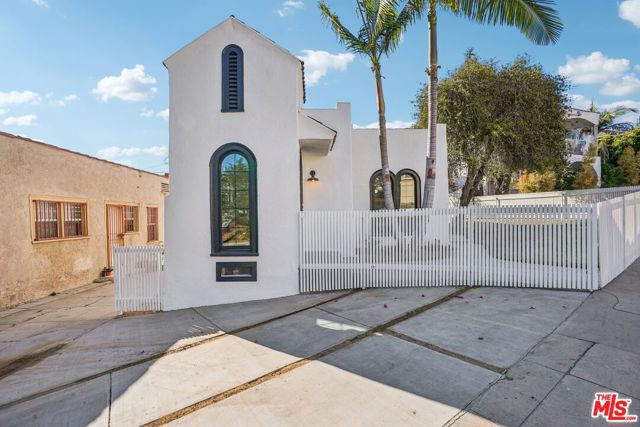 2353 Lucerne Avenue, Los Angeles CA: https://media.crmls.org/mediaz/1f63b6f6-a60f-440b-a3a8-535a42711877.jpg