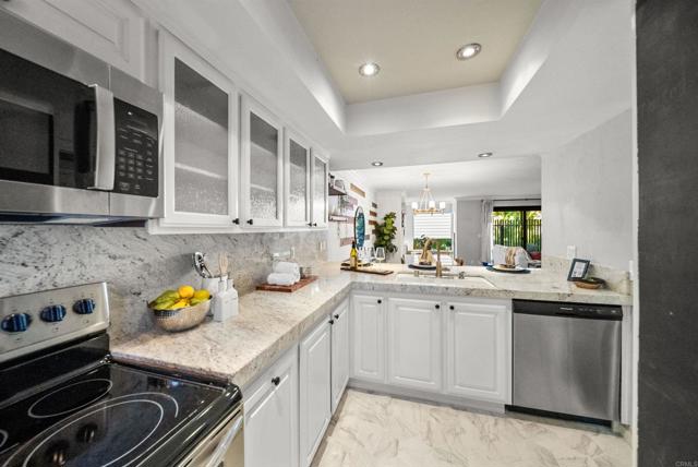 Detail Gallery Image 6 of 26 For 1915 Estrella De Mar Ct a,  Carlsbad,  CA 92009 - 2 Beds | 2/1 Baths