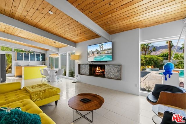 888 E Janet Circle, Palm Springs CA: https://media.crmls.org/mediaz/1f63e7ec-f918-4ab9-a62a-31b443a34283.jpg