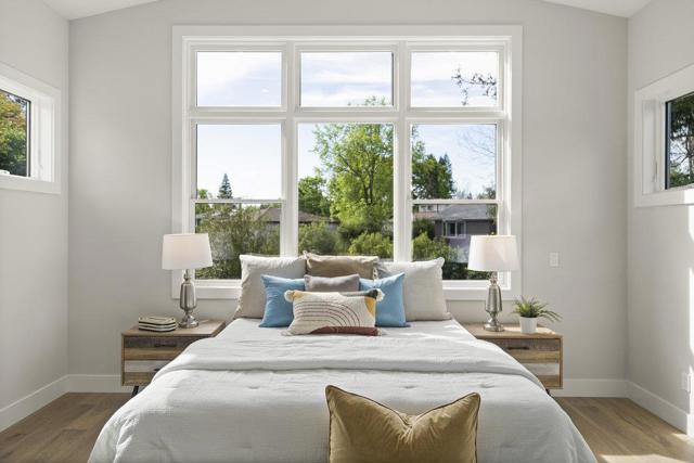 1303 American Way, Menlo Park CA: https://media.crmls.org/mediaz/1f640adb-4d2e-4ecf-8658-13426af3d10d.jpg