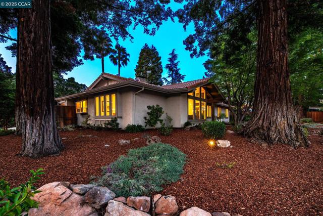 3180 Arbolado Dr, Walnut Creek CA: https://media.crmls.org/mediaz/1f642af0-b37e-45a1-b960-eaced1a550a5.jpg