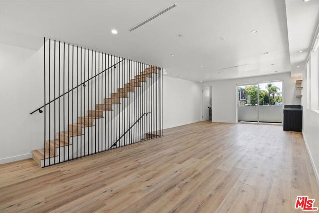 841 N Mccadden Pl, Los Angeles CA: https://media.crmls.org/mediaz/1f65cec4-2ede-4e94-b0b7-b9eb688b0275.jpg
