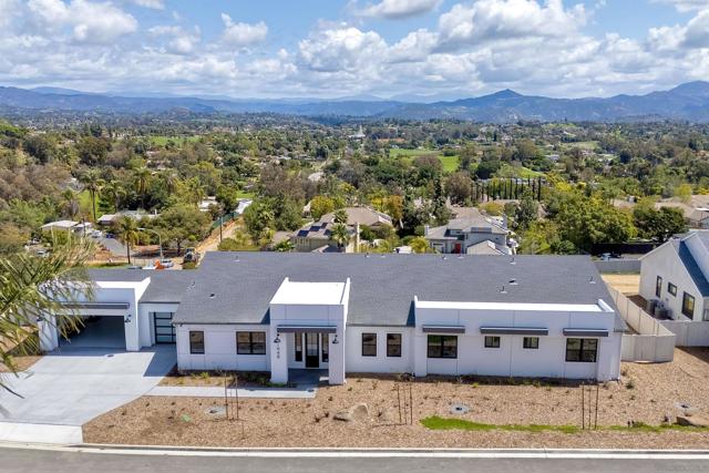 1648 Calle Catalina, Escondido CA: https://media.crmls.org/mediaz/1f66b235-f58e-493a-9cef-47bcb16a98ad.jpg
