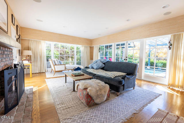 Detail Gallery Image 3 of 24 For 4053 Cromwell Ave, Los Angeles,  CA 90027 - 3 Beds | 3 Baths