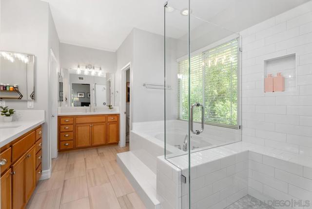 6 Reston Way, Ladera Ranch CA: https://media.crmls.org/mediaz/1f67c64b-8ac1-43b9-854b-4414f500138f.jpg