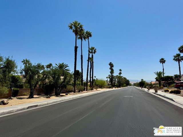1533 N Sunflower Court, Palm Springs CA: https://media.crmls.org/mediaz/1f68e2d9-a10c-424d-a699-a434917753f2.jpg