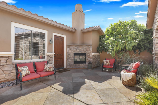 74102 Via Venezia, Palm Desert CA: https://media.crmls.org/mediaz/1f693533-260c-4f2c-b6ec-008184420bc7.jpg