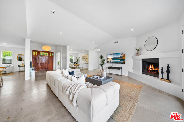 32070 Via Vera, Bonsall CA: https://media.crmls.org/mediaz/1f695190-43fe-41cb-adad-91e579b37f31.jpg