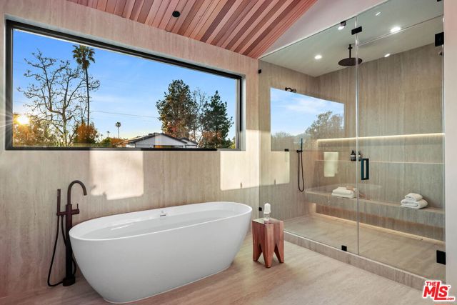 4445 Van Noord Avenue, Studio City CA: https://media.crmls.org/mediaz/1f695196-3082-48c6-b5f8-696cd25b325c.jpg