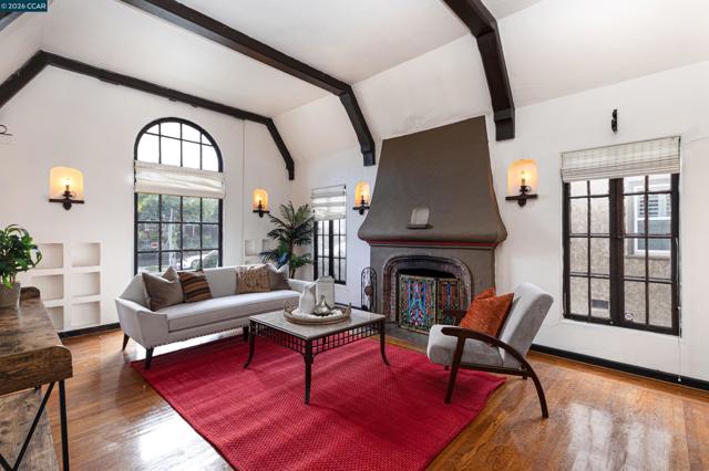 2600 55Th Ave, Oakland CA: https://media.crmls.org/mediaz/1f6a31ee-bce3-4ee6-9d2f-2ec8a33af738.jpg