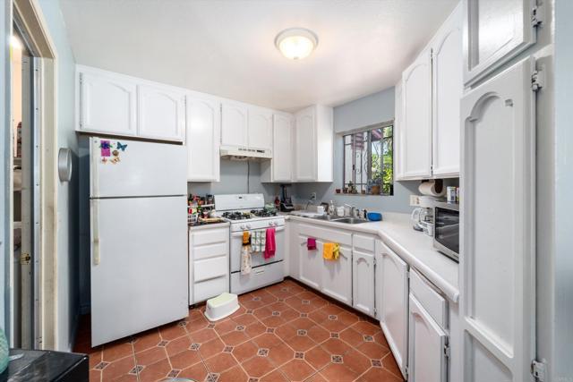 4643 Cherokee Avenue, San Diego CA: https://media.crmls.org/mediaz/1f6aa6a8-15ad-4874-92ba-26d2acc4ef99.jpg