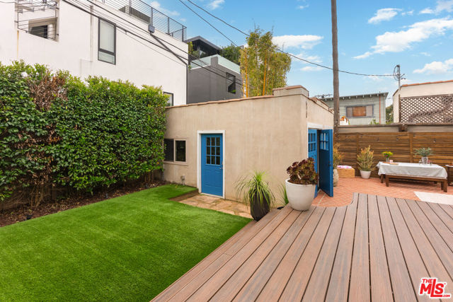1774 Washington Way, Venice CA: https://media.crmls.org/mediaz/1f6ab52e-1087-419a-9e55-f4dddc0f21f0.jpg