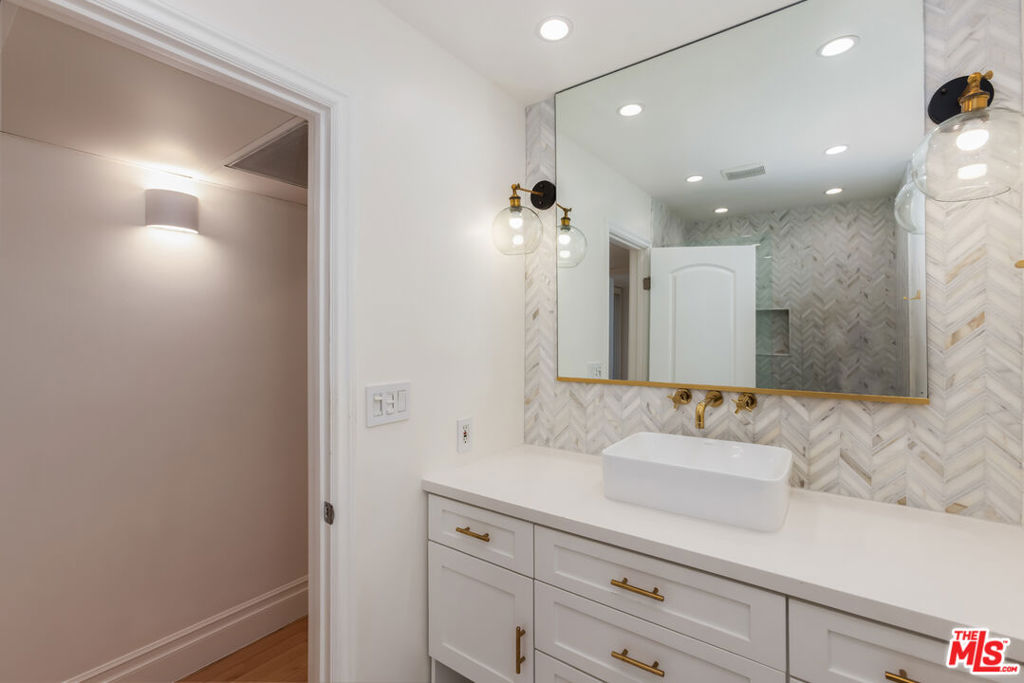 MLS #25611425 image #17