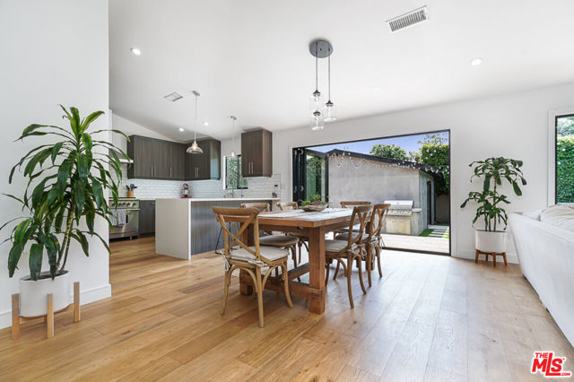 932 ROSE Avenue photo 8