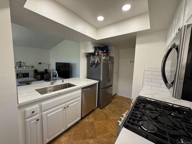 9342 Twin Trails Drive, San Diego CA: https://media.crmls.org/mediaz/1f6d0355-6d4b-4a39-806f-4b597339ff29.jpg