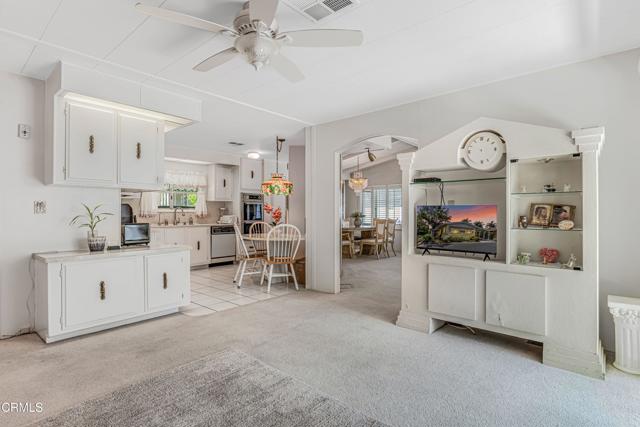 Detail Gallery Image 9 of 28 For 8 204 Calle Fronte #204,  Camarillo,  CA 93012 - 2 Beds | 2 Baths