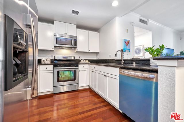 906 S Serrano Avenue, Los Angeles CA: https://media.crmls.org/mediaz/1f6d92f5-9eb6-44e1-a5af-64a0229fe449.jpg
