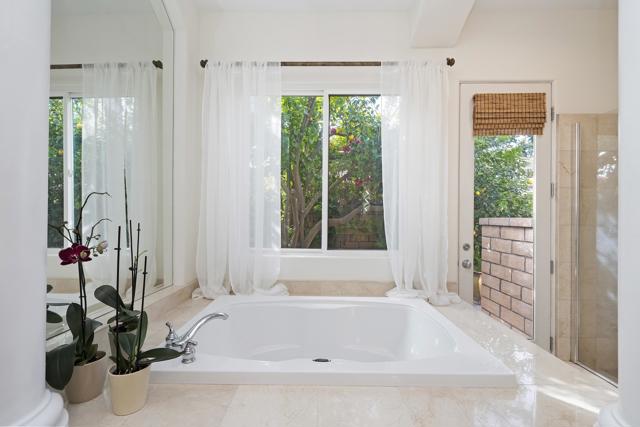 50 Toscana E Way, Rancho Mirage CA: https://media.crmls.org/mediaz/1f6dcf72-8b5f-44e7-90cf-71f80daef199.jpg