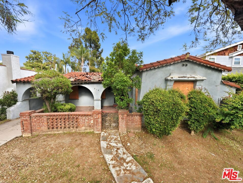 812 N Crescent Heights Boulevard