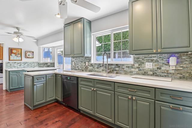 4464 Maple Ave, La Mesa CA: https://media.crmls.org/mediaz/1f6e017f-19a4-4440-8e12-e3379d10230a.jpg