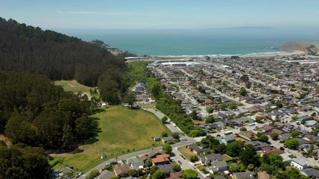 100 Shamrock Ranch Road, Pacifica CA: https://media.crmls.org/mediaz/1f6e8a10-811d-4c36-8b12-ee688f3ba94e.jpg