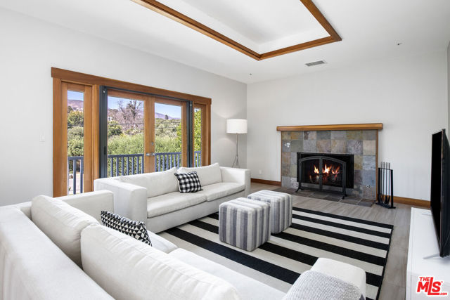 30362 Morning View Drive, Malibu CA: https://media.crmls.org/mediaz/1f6e9717-a006-4280-9de6-19ba2e4d96f5.jpg