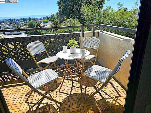 21239 Gary Dr, Hayward CA: https://media.crmls.org/mediaz/1f6ed7a2-deb5-4bbd-9068-8cf792c92e64.jpg