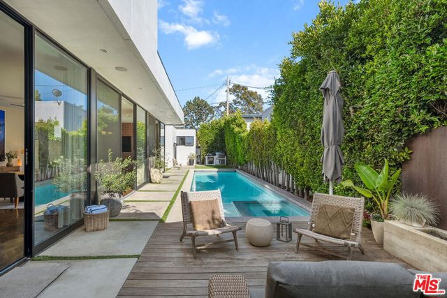 1102 Amoroso Place, Venice CA: https://media.crmls.org/mediaz/1f6f12dc-b408-4abb-8a56-2f2134a43023.jpg