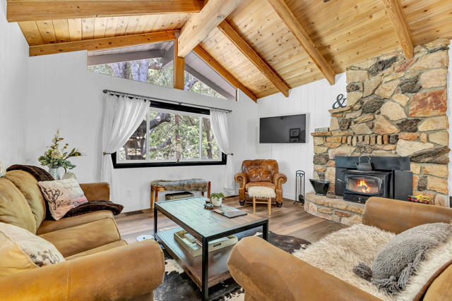 25440 Rim Rock Road, Idyllwild CA: https://media.crmls.org/mediaz/1f6fc4d3-c4ee-4671-b40f-bb7329471066.jpg